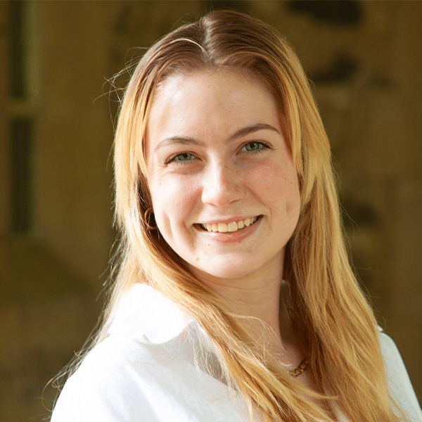 Caroline Harris Headshot